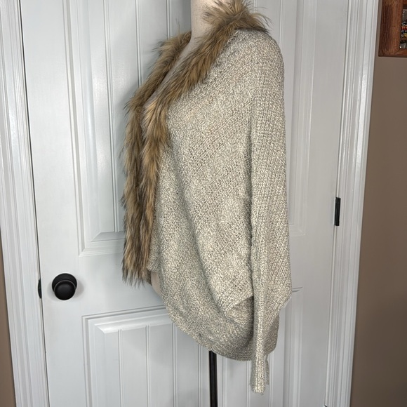 Do & Rae Cardigan with faux fur collar Size small-color taupe - Picture 4 of 12